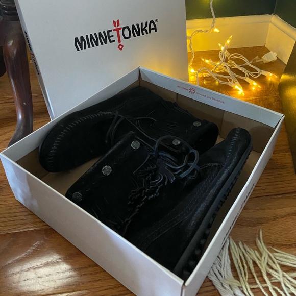 Minnetonka moccasins - Picture 6 of 6